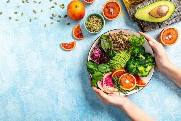 برای افزایش مقاومت بدن باید رژیم غذایی متعادل سرشار از ویتامین‌ها و مواد معدنی داشته باشید.
