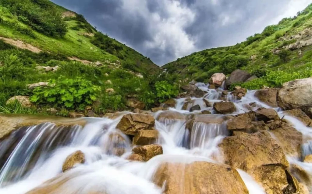 برای یک گردشگری داخلی در تابستان به جواهرده بروید.